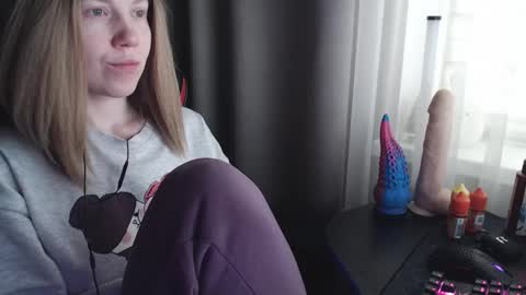I have new photos come and see with love Molly online show from February 14, 2025, 7:49 am