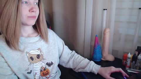 I have new photos come and see with love Molly online show from February 23, 2025, 3:08 pm