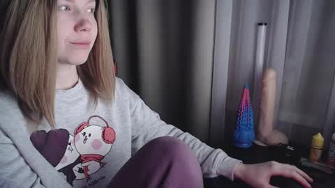 I have new photos come and see with love Molly online show from March 1, 2025, 9:59 pm
