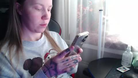 I have new photos come and see with love Molly online show from March 3, 2026, 7:36 am