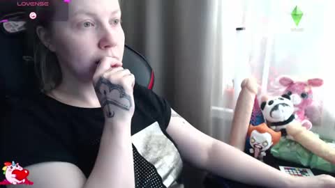 Snapshot of molly_royse chatting on June 11, 2026, 8:01 am I have new photos come and see with love Molly online show from June 11, 2026, 8:01 am
