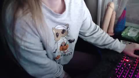 I have new photos come and see with love Molly online show from June 29, 2026, 4:08 am