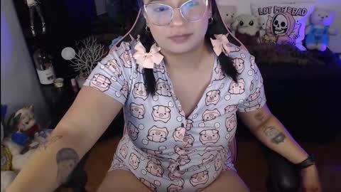 Snapshot of molly_shake chatting on January 15, 2025, 2:27 am Molly online show from January 15, 2025, 2:27 am