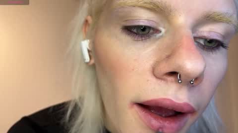 mollychloe online show from November 20, 2025, 6:29 pm