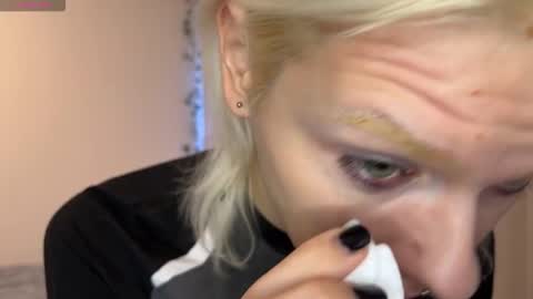 mollychloe online show from November 22, 2025, 3:00 pm