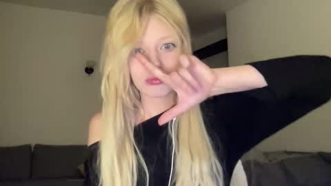 Snapshot of mollycodle chatting on October 4, 2025, 7:34 pm Goddess Katherine online show from October 4, 2025, 7:34 pm