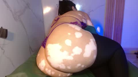  MOLLY  GUNSG online show from May 5, 2026, 6:49 pm