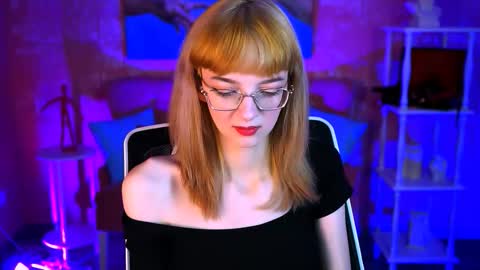 mollyjiggles online show from October 8, 2025, 2:14 pm