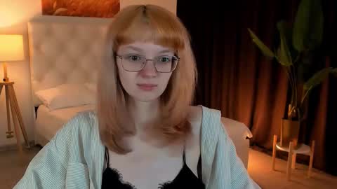 mollyjiggles online show from October 11, 2025, 8:24 am