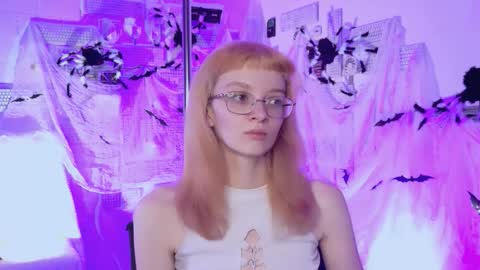 mollyjiggles online show from October 22, 2025, 6:18 pm