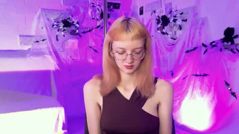 mollyjiggles online show from October 23, 2025, 12:15 pm