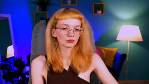 mollyjiggles online show from November 1, 2025, 8:05 am