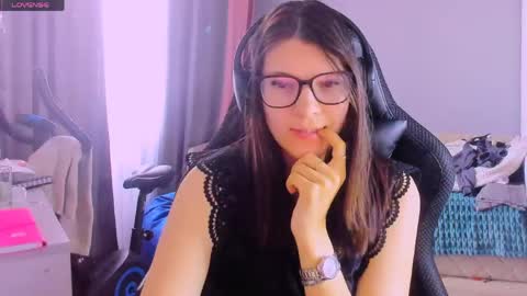  KIRA  online show from April 30, 2026, 2:40 am