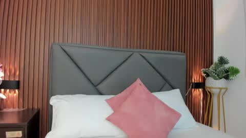 mollylove_ online show from April 27, 2026, 6:50 pm