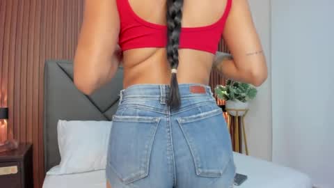 mollylove_ online show from May 2, 2026, 7:19 pm