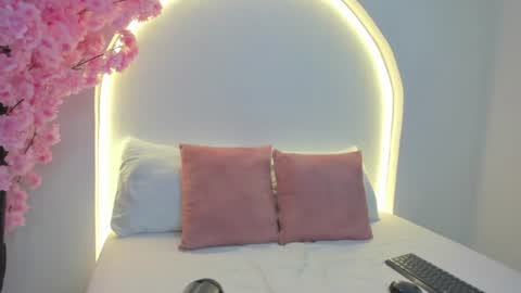 mollylove_ online show from June 24, 2026, 7:02 pm