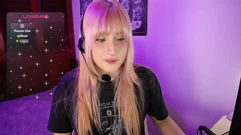 Molly  online show from April 1, 2026, 3:40 am