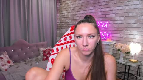 hi im Molly heregreat boobs big heart  warm pussy  online show from December 8, 2024, 7:05 am