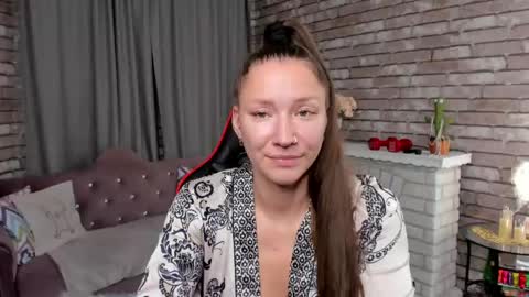 hi im Molly heregreat boobs big heart  warm pussy  online show from April 25, 2026, 12:24 am