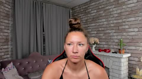 hi im Molly heregreat boobs big heart  warm pussy  online show from June 29, 2026, 12:06 am