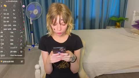 Snapshot of mollysally chatting on June 19, 2026, 4:17 am mollysally online show from June 19, 2026, 4:17 am