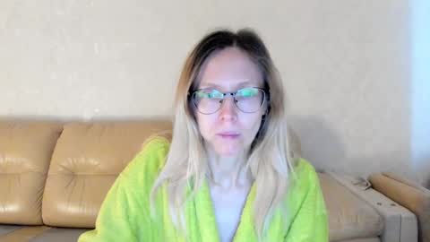 AngelMomm online show from February 25, 2025, 5:08 am