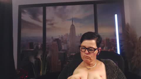 Snapshot of mollysun chatting on September 17, 2025, 5:58 pm MollySun Nina Randmann online show from September 17, 2025, 5:58 pm