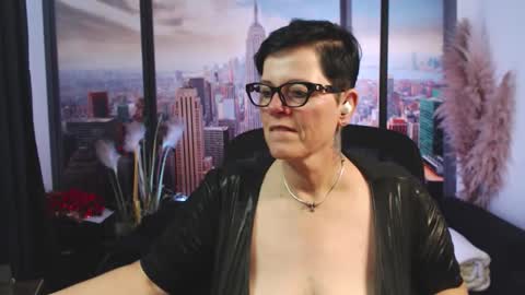 Snapshot of mollysun chatting on October 20, 2025, 6:08 pm MollySun Nina Randmann online show from October 20, 2025, 6:08 pm