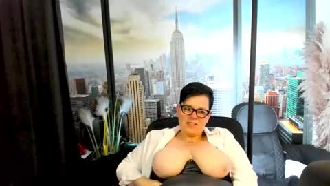 Snapshot of mollysun chatting on October 28, 2025, 6:43 pm MollySun Nina Randmann online show from October 28, 2025, 6:43 pm