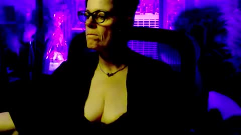 Snapshot of mollysun chatting on April 9, 2026, 3:50 pm MollySun Nina Randmann online show from April 9, 2026, 3:50 pm