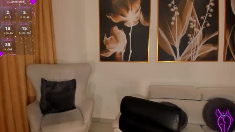 Snapshot of mollysunders_ chatting on October 14, 2025, 8:53 pm Molly Sunders online show from October 14, 2025, 8:53 pm