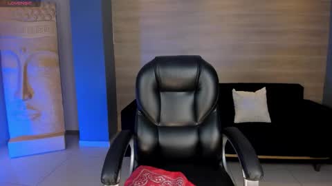 Snapshot of mollysunders_ chatting on October 25, 2025, 5:15 am Molly Sunders online show from October 25, 2025, 5:15 am