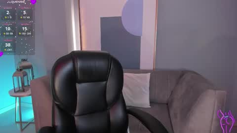 Molly Sunders online show from November 25, 2025, 4:12 am