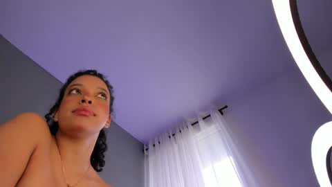 Snapshot of mollyybloom chatting on December 31, 2024, 4:35 pm Molly online show from December 31, 2024, 4:35 pm