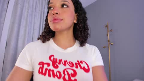 Snapshot of mollyybloom chatting on January 17, 2025, 3:11 pm Molly online show from January 17, 2025, 3:11 pm