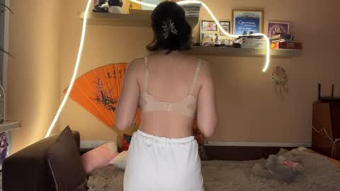 Hermina  online show from February 16, 2026, 4:14 pm