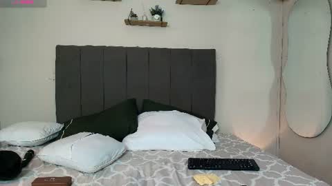 Snapshot of moly_juicy chatting on July 13, 2026, 12:52 pm moly_juicy online show from July 13, 2026, 12:52 pm