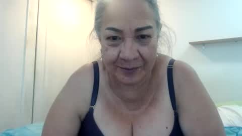 Snapshot of mom_is_wet chatting on February 16, 2025, 3:37 am nativa online show from February 16, 2025, 3:37 am