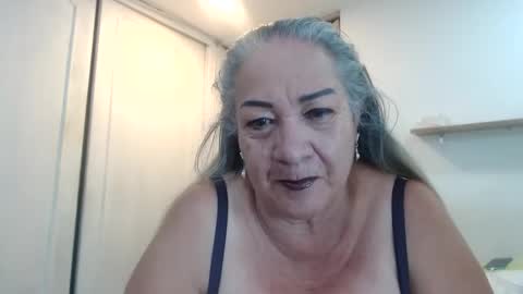 Snapshot of mom_is_wet chatting on February 18, 2025, 3:31 am nativa online show from February 18, 2025, 3:31 am