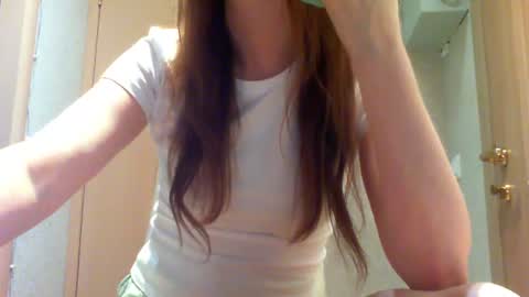 Snapshot of momentbeforedown chatting on June 13, 2026, 5:16 am Hailey online show from June 13, 2026, 5:16 am