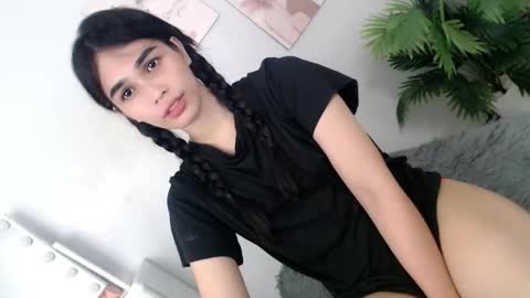 Snapshot of momi_khem019 chatting on May 21, 2026, 6:20 am MOMIKHEM online show from May 21, 2026, 6:20 am