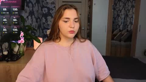 Snapshot of momiji_i chatting on October 2, 2025, 10:33 am Leah online show from October 2, 2025, 10:33 am