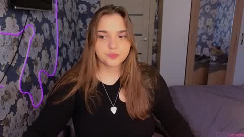 Snapshot of momiji_i chatting on April 12, 2026, 12:43 pm Leah online show from April 12, 2026, 12:43 pm