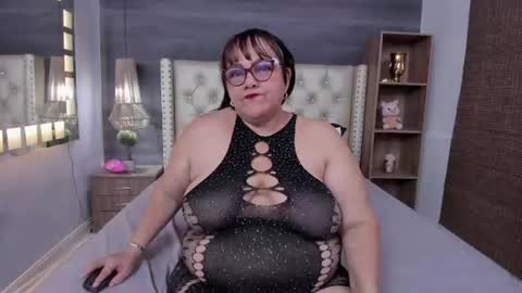 Snapshot of mommy_cute chatting on June 25, 2026, 3:17 am Jelitza online show from June 25, 2026, 3:17 am