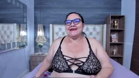 Snapshot of mommy_cute chatting on July 1, 2026, 2:57 am Jelitza online show from July 1, 2026, 2:57 am