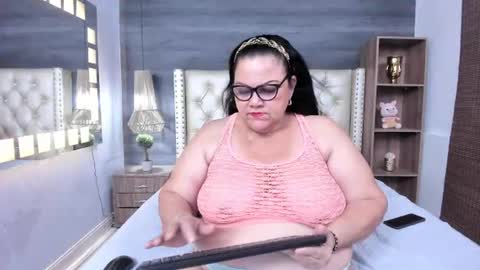 Snapshot of mommy_cute chatting on July 4, 2026, 7:25 am Jelitza online show from July 4, 2026, 7:25 am