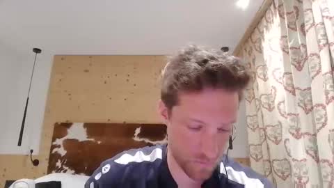 moms_little_monster online show from November 17, 2025, 3:07 pm