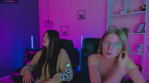 Mona  online show from February 5, 2026, 8:24 pm