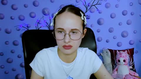 Mona  online show from May 3, 2026, 7:53 pm