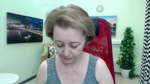 Snapshot of mona_w chatting on April 4, 2026, 11:40 am Mona online show from April 4, 2026, 11:40 am